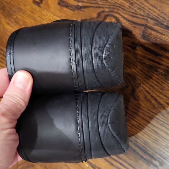 Dansko Black XP 2.0 Black Waterproof Pull Up Professional Work Clogs, Size 35 - Picture 6 of 12